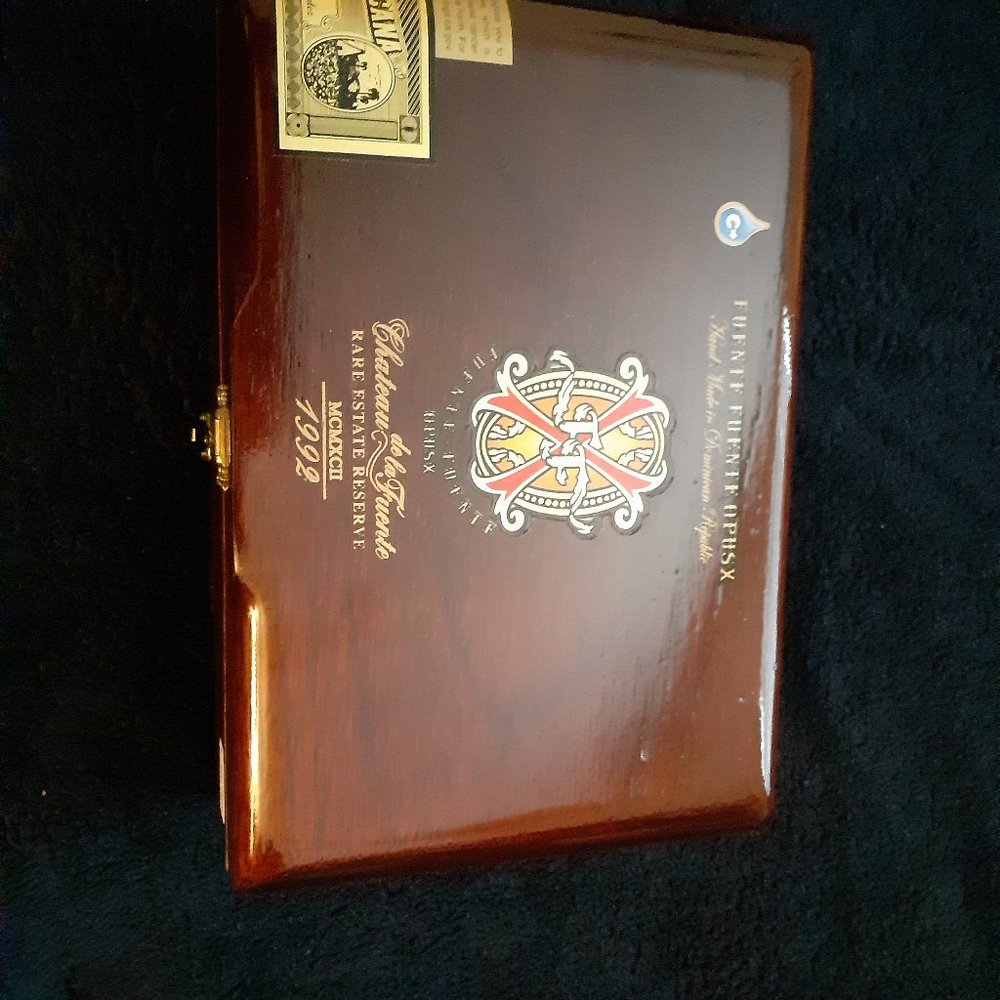FuenteFuente Opus X  Serie X Perfecxion No. 4 lacquered empty cigar box